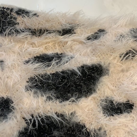 Oversize Fluffy Sweater - Picture 2 of 4